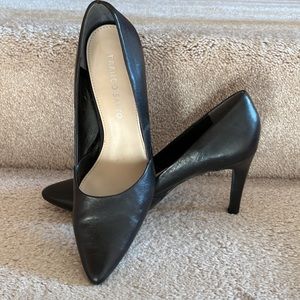 Franco Sarto Black Leather Pump. SIZE 7 medium. 3.5 inch heel. EUC